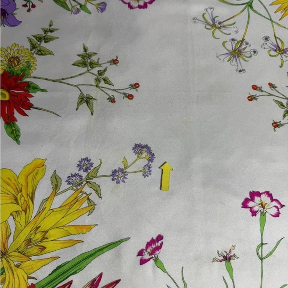 Gucci 100% Silk Scarf - Picture 6 of 6